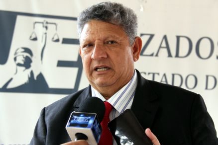 Deputado de MT quer obrigar presos de facções a repintar muros pichados